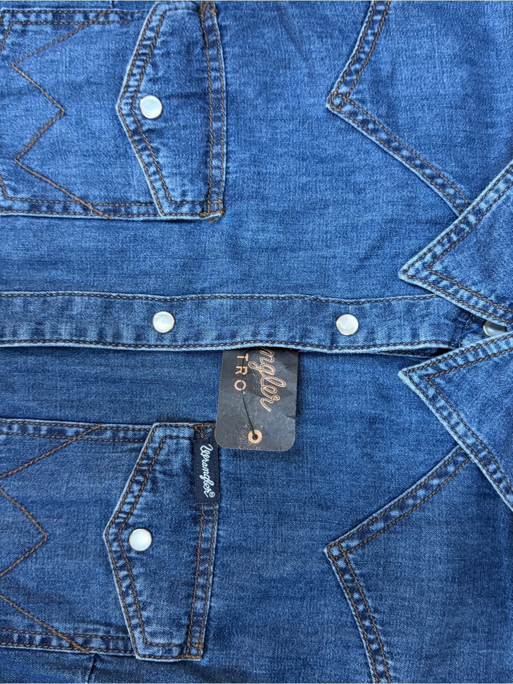 Wrangler Men’s Dark Blue Denim Jean shirt with Contrast Stitching brand new.
